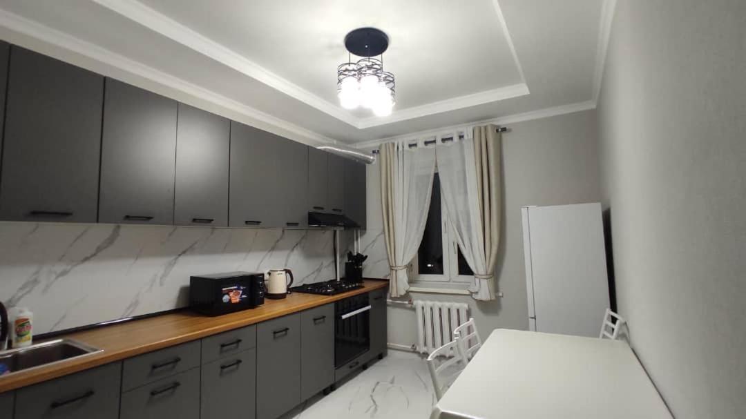Apartment In Street Toktogula 77 ビシュケク エクステリア 写真