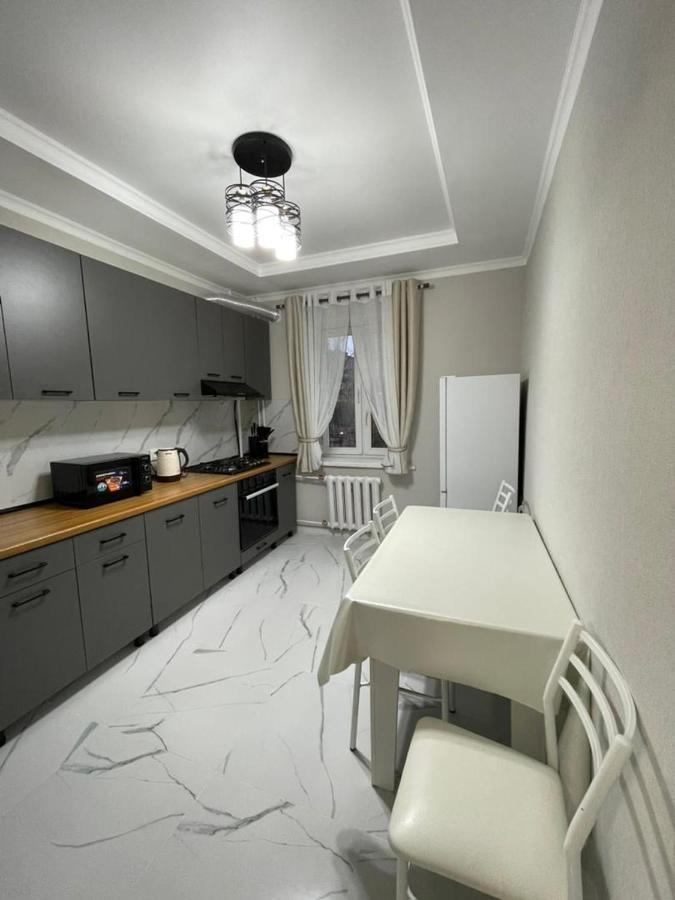 Apartment In Street Toktogula 77 ビシュケク エクステリア 写真
